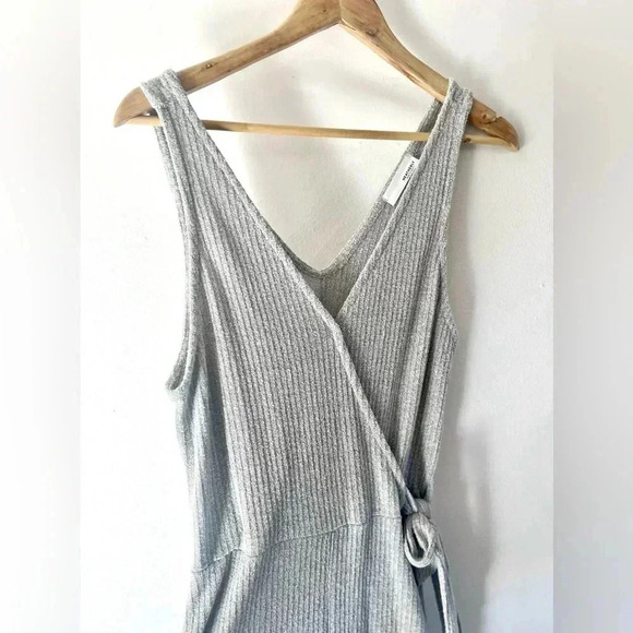 Heatherly Delia Faux Wrap Knit Gray Sleeveless Ribbed Comfy Romper Size Medium - Picture 2 of 10